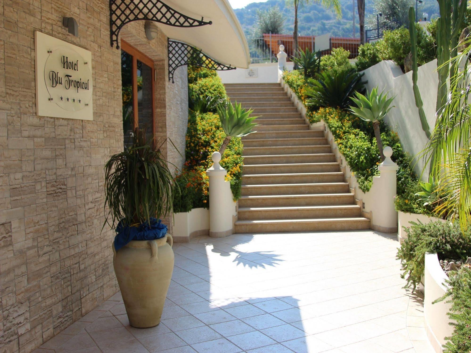 Blu Tropical Resort Zambrone Exterior foto